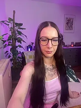 Snapshot of Trixie-Tainted chatting on February 2025 04:20:02 PM Trixie-Tainted online show from February 2025 04:20:02 PM