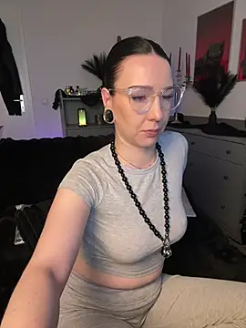 Trixie-Tainted online show from February 2026 04:17:02 PM