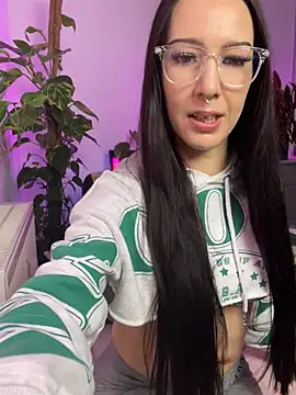 Snapshot of Trixie-Tainted chatting on February 2025 02:01:01 PM Trixie-Tainted online show from February 2025 02:01:01 PM