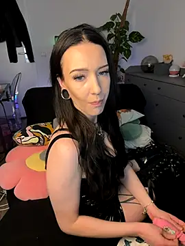 Trixie-Tainted online show from October 2025 04:06:01 PM