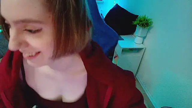 CranberryHot online show from November 2025 03:12:01 PM