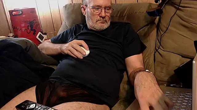 Snapshot of snickers1 chatting on December 2025 01:39:01 AM snickers1 online show from December 2025 01:39:01 AM