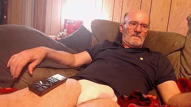Snapshot of snickers1 chatting on June 2026 01:32:02 PM snickers1 online show from June 2026 01:32:02 PM