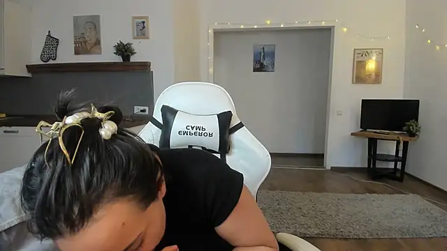 Snapshot of Tiffany_Flynn chatting on January 2025 10:32:01 AM Tiffany Flynn online show from January 2025 10:32:01 AM