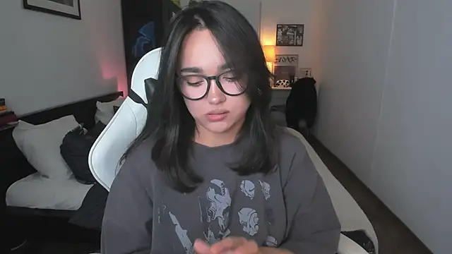 Snapshot of Tiffany_Flynn chatting on December 2024 06:48:01 PM Tiffany Flynn online show from December 2024 06:48:01 PM