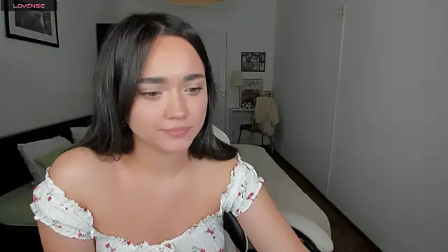 Snapshot of Tiffany_Flynn chatting on December 2024 10:43:02 PM Tiffany Flynn online show from December 2024 10:43:02 PM