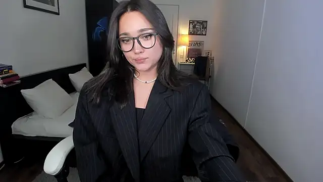 Snapshot of Tiffany_Flynn chatting on December 2024 08:05:02 PM Tiffany Flynn online show from December 2024 08:05:02 PM