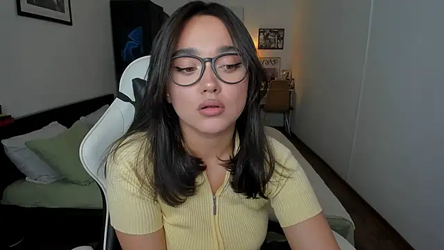 Snapshot of Tiffany_Flynn chatting on December 2024 07:53:02 PM Tiffany Flynn online show from December 2024 07:53:02 PM