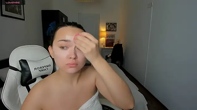 Snapshot of Tiffany_Flynn chatting on December 2024 09:43:02 AM Tiffany Flynn online show from December 2024 09:43:02 AM