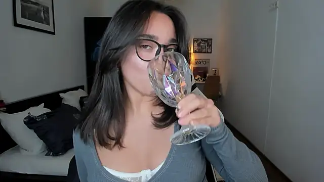 Snapshot of Tiffany_Flynn chatting on December 2024 08:32:01 PM Tiffany Flynn online show from December 2024 08:32:01 PM