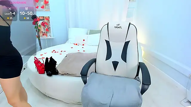 HelenaRegal online show from February 2026 02:03:01 PM