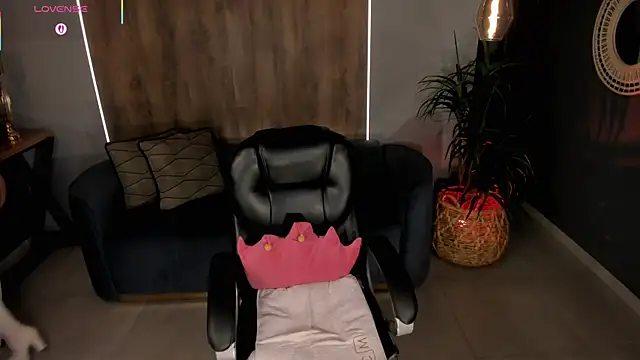 DannieSmith1 online show from April 2026 11:17:02 PM