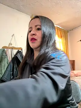 latinfemale online show from December 2025 07:07:02 PM