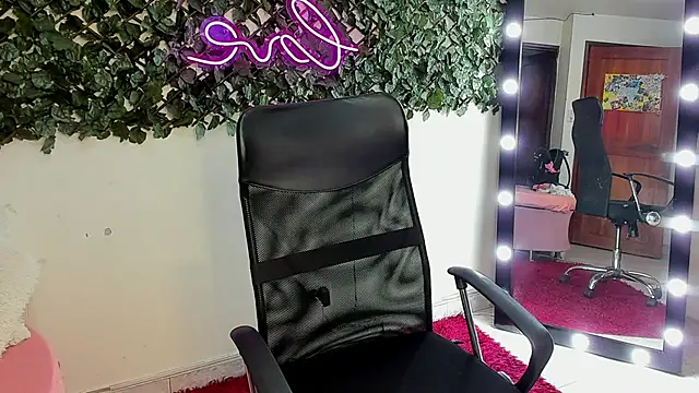 DestinyHills online show from November 2025 12:20:01 PM