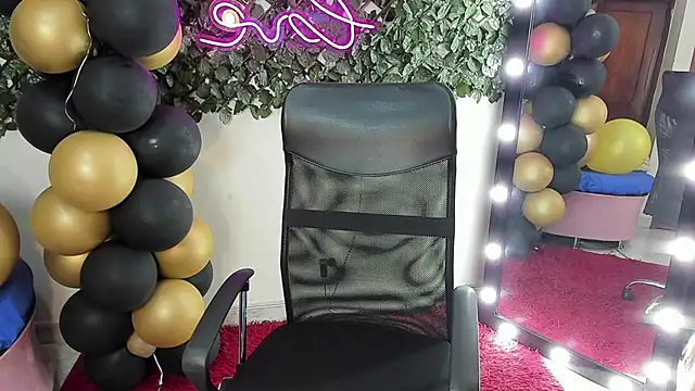 DestinyHills online show from May 2026 04:04:02 PM