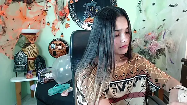 Snapshot of DestinyHills chatting on October 2025 12:15:02 PM DestinyHills online show from October 2025 12:15:02 PM