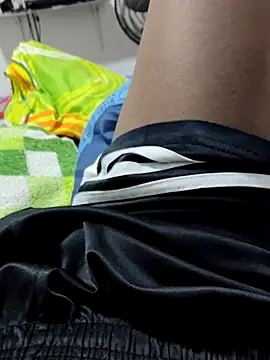 Snapshot of El_tulp3nn chatting on October 2025 01:04:02 AM El tulp3nn online show from October 2025 01:04:02 AM