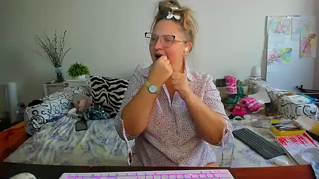 IamYourNarcotic online show from November 2025 12:37:01 PM