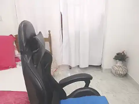 yeslluisa online show from March 2026 07:26:01 PM