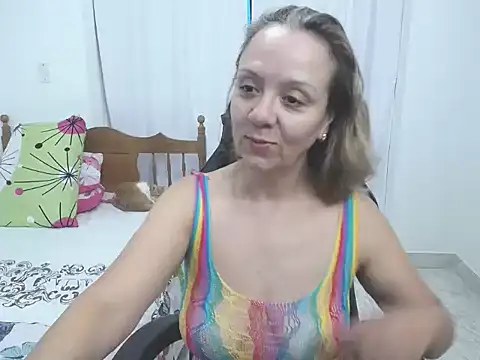 yeslluisa online show from October 2025 07:44:01 PM