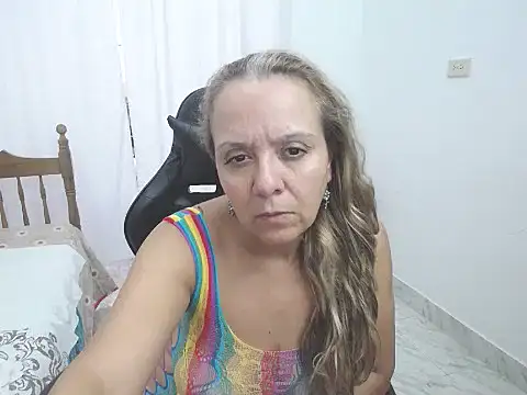 yeslluisa online show from April 2026 08:37:01 PM