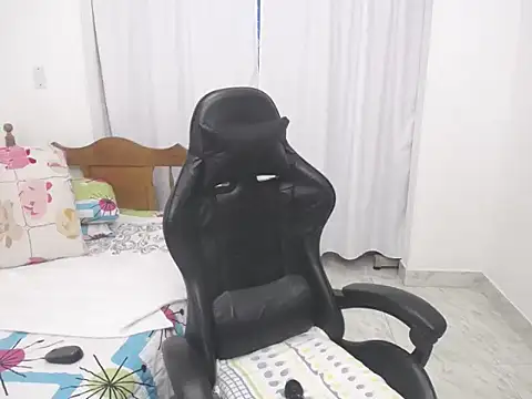 yeslluisa online show from November 2025 07:28:01 PM