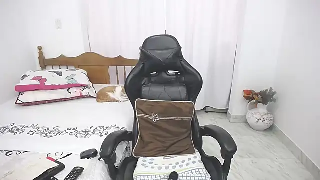 yeslluisa online show from February 2026 06:49:02 PM