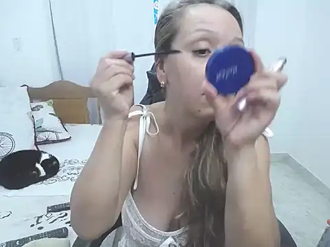 yeslluisa online show from October 2025 09:59:01 PM