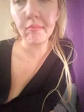 Snapshot of Mllesha74000 chatting on January 2025 03:32:02 PM Mllesha74000 online show from January 2025 03:32:02 PM