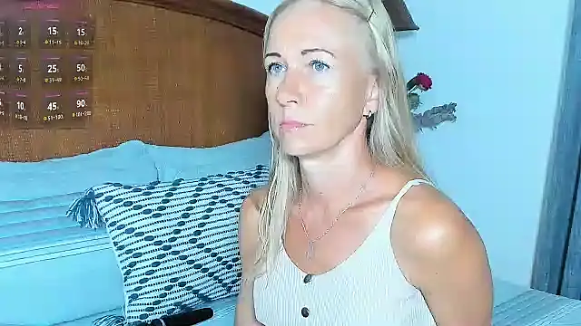 Christine 35 online show from February 2026 12:02:01 PM