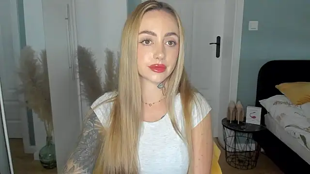 Snapshot of sexyCoralie chatting on June 2026 01:44:02 PM sexyCoralie online show from June 2026 01:44:02 PM
