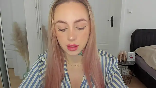 sexyCoralie online show from September 2025 06:45:02 AM