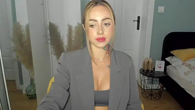 Snapshot of sexyCoralie chatting on June 2026 01:49:01 PM sexyCoralie online show from June 2026 01:49:01 PM
