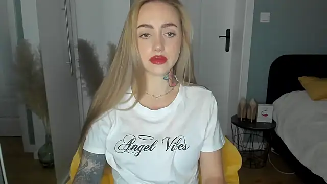 Snapshot of sexyCoralie chatting on May 2026 06:49:02 AM sexyCoralie online show from May 2026 06:49:02 AM