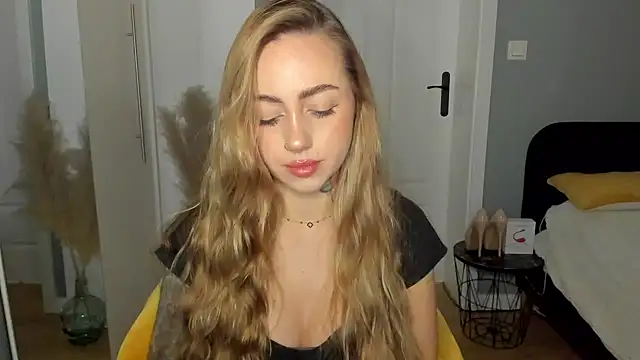 sexyCoralie online show from March 2026 08:01:01 AM