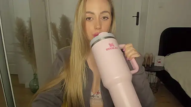 sexyCoralie online show from March 2025 08:48:02 PM