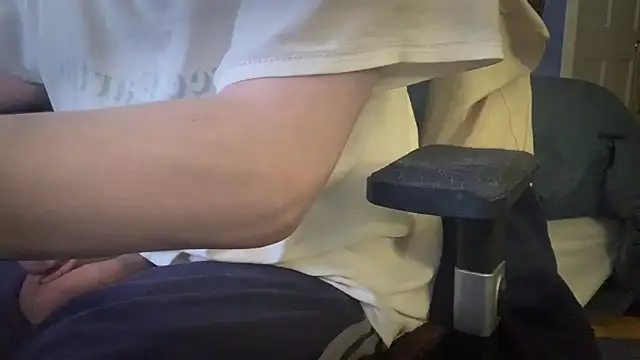 Snapshot of relix1 chatting on April 2026 08:37:02 AM relix1 online show from April 2026 08:37:02 AM