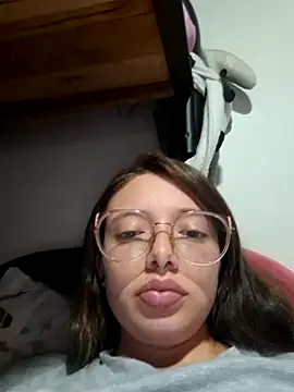 Snapshot of linda-schmidt chatting on October 2025 02:46:01 AM linda-schmidt online show from October 2025 02:46:01 AM