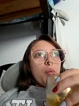Snapshot of linda-schmidt chatting on February 2025 11:08:02 PM linda-schmidt online show from February 2025 11:08:02 PM