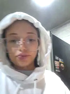 Snapshot of linda-schmidt chatting on June 2026 01:03:02 AM linda-schmidt online show from June 2026 01:03:02 AM