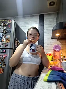 Snapshot of linda-schmidt chatting on June 2026 05:08:02 PM linda-schmidt online show from June 2026 05:08:02 PM