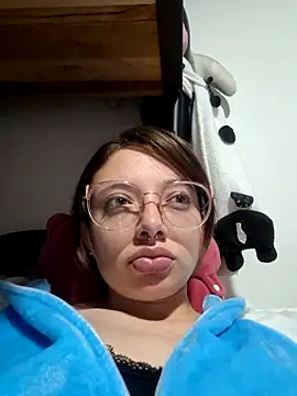 Snapshot of linda-schmidt chatting on October 2025 01:15:01 AM linda-schmidt online show from October 2025 01:15:01 AM