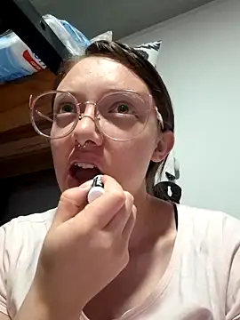 Snapshot of linda-schmidt chatting on March 2025 11:31:01 PM linda-schmidt online show from March 2025 11:31:01 PM