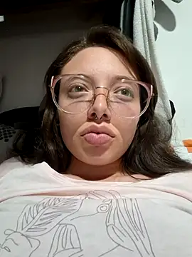 Snapshot of linda-schmidt chatting on September 2025 11:32:02 PM linda-schmidt online show from September 2025 11:32:02 PM
