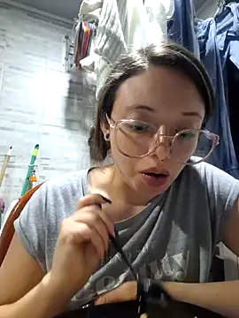 Snapshot of linda-schmidt chatting on October 2025 09:48:01 PM linda-schmidt online show from October 2025 09:48:01 PM