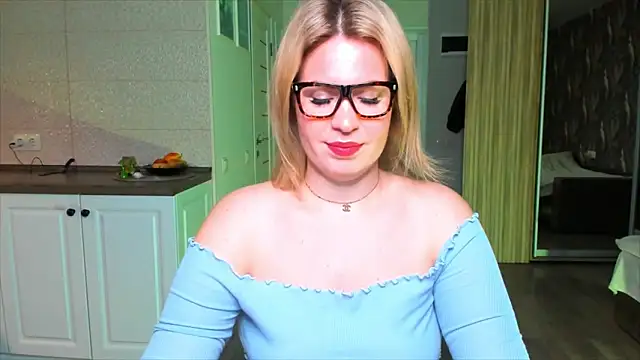 HotTiffani online show from November 2025 03:48:01 PM