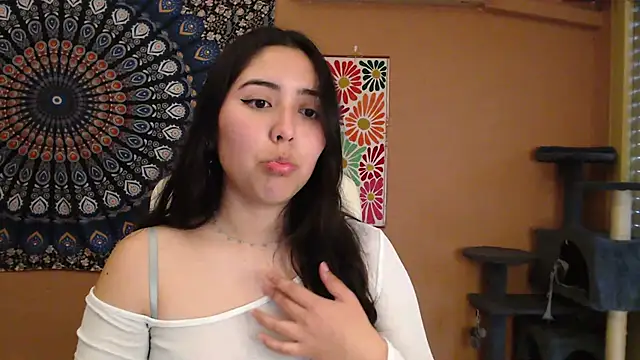 Snapshot of IntimateTales chatting on January 2025 04:18:02 PM IntimateTales online show from January 2025 04:18:02 PM