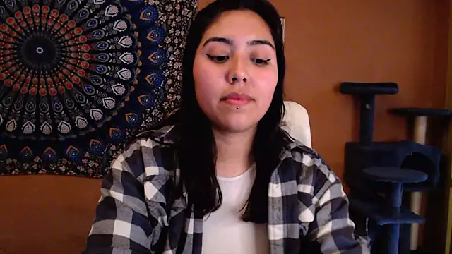 Snapshot of IntimateTales chatting on March 2025 03:33:01 PM IntimateTales online show from March 2025 03:33:01 PM