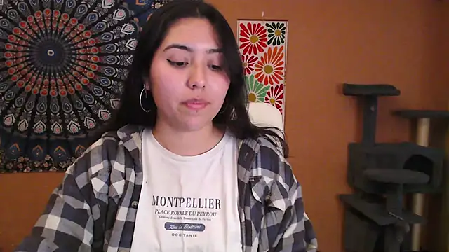 Snapshot of IntimateTales chatting on March 2025 03:43:01 PM IntimateTales online show from March 2025 03:43:01 PM