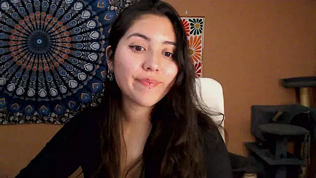 Snapshot of IntimateTales chatting on November 2025 07:06:01 PM IntimateTales online show from November 2025 07:06:01 PM